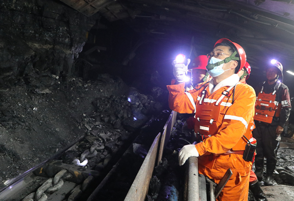 2������׼ͻ�ƿ� ��ץ�»�Ե.jpg