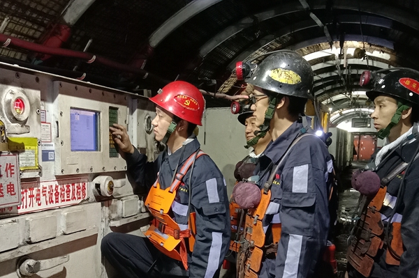 1690164694163538.jpg 4.党员现场解说_副本.jpg