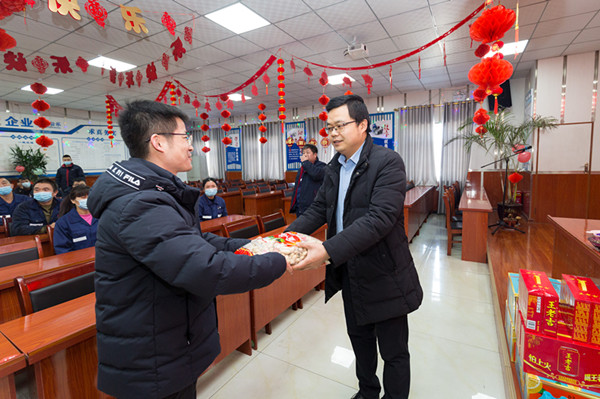1643616325845642.jpg 除夕慰问配图1.jpg