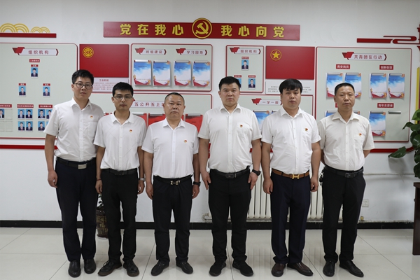 1657247533103763.jpg 小庄矿第一名综掘三队班子合照(1).JPG