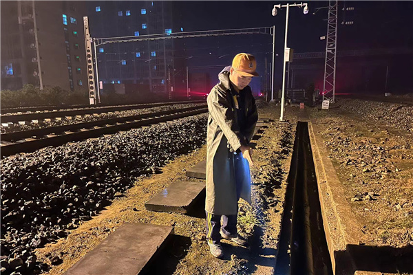 1663635060209520.jpg 夜间线路巡查.jpg
