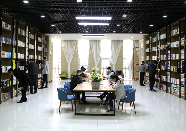 1668763997167159.jpg 图为尊龙凯时孟村矿职工图书室.JPG