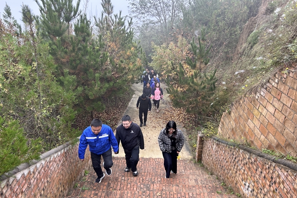 1761725234763848.jpg µÇ¶¥Àú³Ì (2)_¸±±¾.jpg