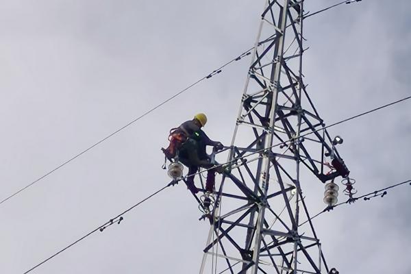 1780995885302083.jpg 1.加装间歇式避雷器(1).jpg